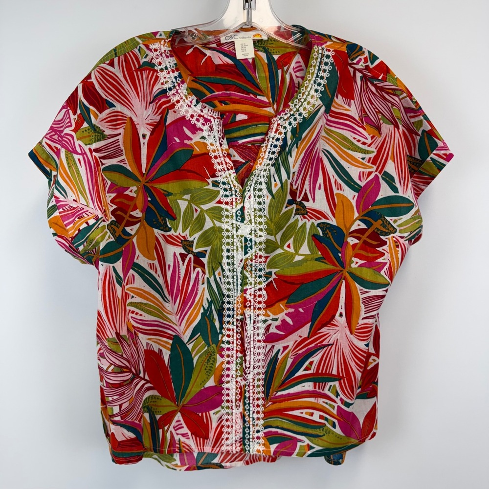 C&C California Tropical Floral Blouse Size M 100% Cotton Lace Trim V-Neck Top